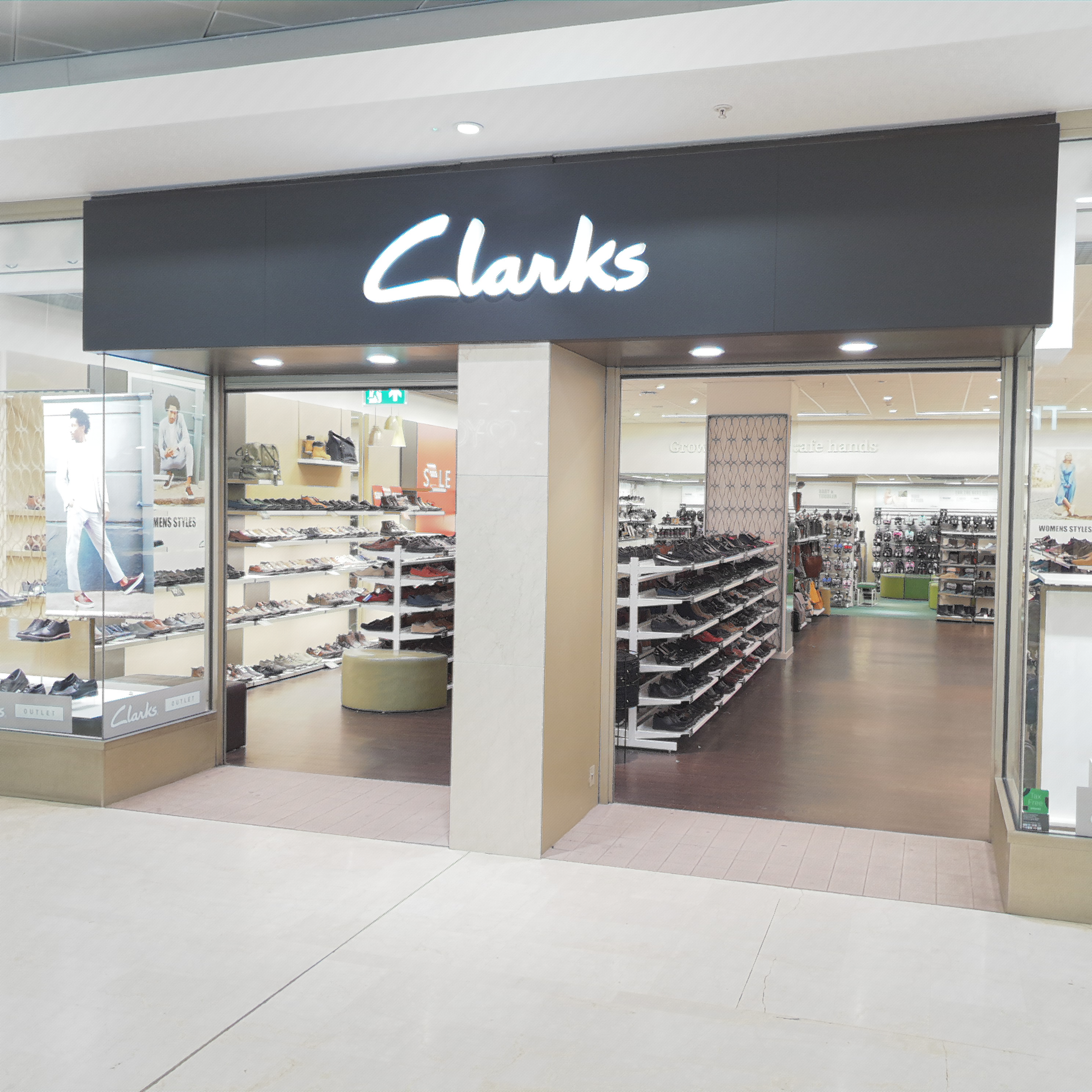 clarks outlet returns contact number